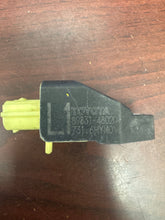 Load image into Gallery viewer, TOYOTA PRIUS FRONT RIGHT IMPACT SENSOR PN: 89831-48020 (P)