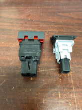 Load image into Gallery viewer, 2016-2018 NISSAN SENTRA INDICATOR SWITCH BUTTONS (P)