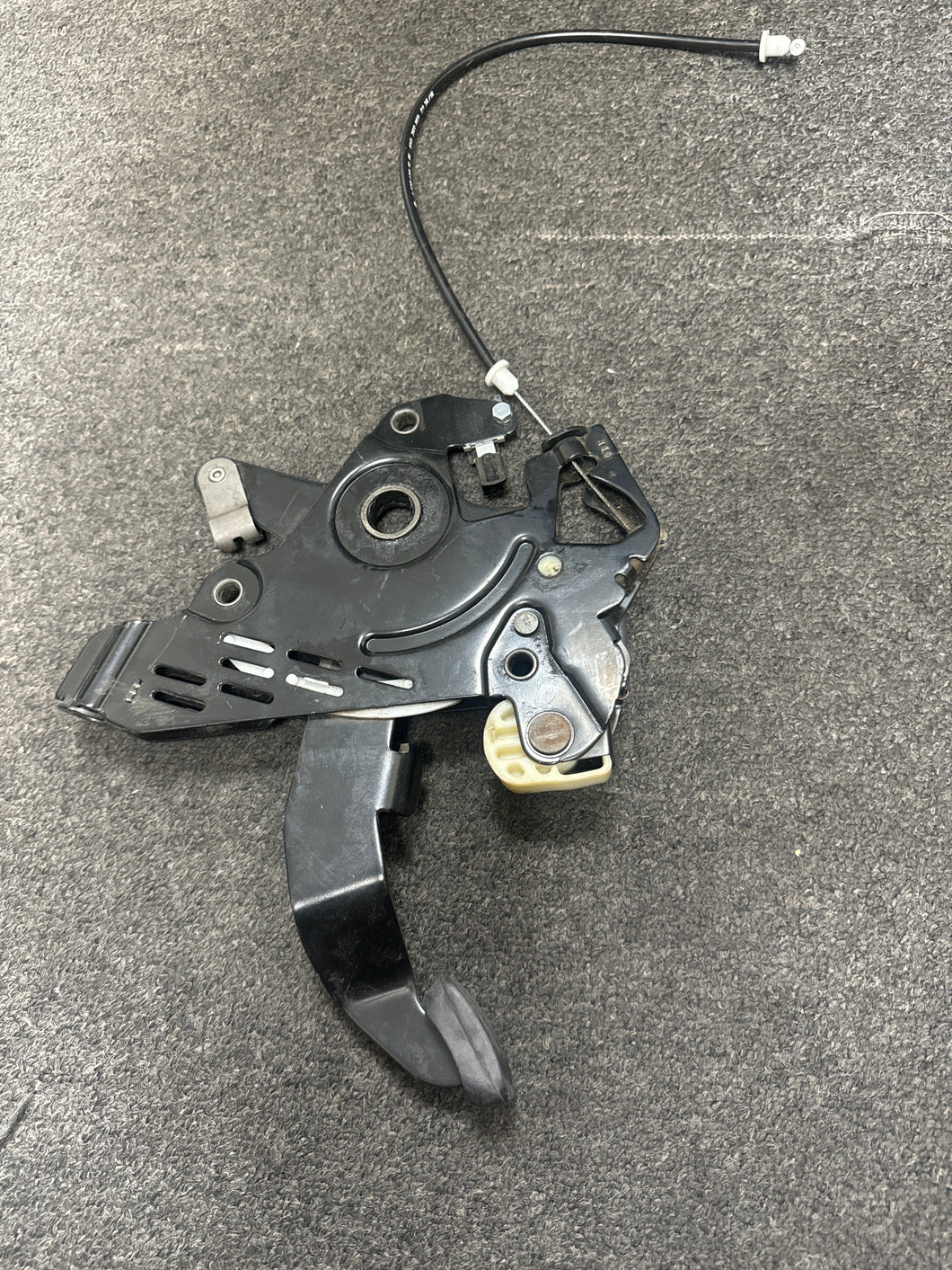 2016-2023 MERCEDES METRIS W447 FOOT OPERATED PARKING BRAKE PEDAL (P) PN: A4474200084