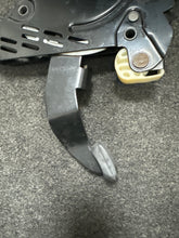 Load image into Gallery viewer, 2016-2023 MERCEDES METRIS W447 FOOT OPERATED PARKING BRAKE PEDAL (P) PN: A4474200084