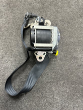 Load image into Gallery viewer, 2014-2017 NISSAN JUKE FRONT RIGHT PASSENGER SEATBELT (RH) (P)