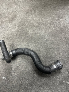 2007-2010 BMW X5 4.8L N56 COOLING RADIATOR LOWER HOSE PIPE (P)