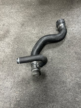 Load image into Gallery viewer, 2007-2010 BMW X5 4.8L N56 COOLING RADIATOR LOWER HOSE PIPE (P)