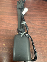 Load image into Gallery viewer, 2013-2016 NISSAN NV200 FRONT LEFT DRIVER BUCKLE (LH) (P)