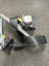 Load image into Gallery viewer, 2016-2018 KIA FORTE FRONT DRIVER SEATBELT W/PRETENSIONER (LH) (P)