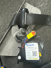 Load image into Gallery viewer, 2016-2018 KIA FORTE FRONT DRIVER SEATBELT W/PRETENSIONER (LH) (P)