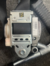 Load image into Gallery viewer, 2011-2015 KIA OPTIMA FRONT RIGHT PASSENGER SEATBELT W/PRETENSIONER (RH) (P)