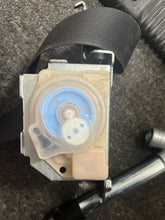 Load image into Gallery viewer, 2011-2015 KIA OPTIMA FRONT RIGHT PASSENGER SEATBELT W/PRETENSIONER (RH) (P)