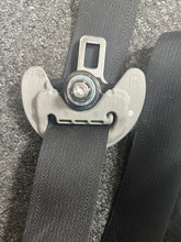 Load image into Gallery viewer, 2011-2015 KIA OPTIMA FRONT RIGHT PASSENGER SEATBELT W/PRETENSIONER (RH) (P)