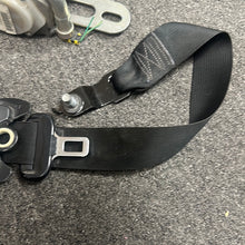 Load image into Gallery viewer, 2011 JEEP GRAND CHEROKEE FRONT DRIVER SEATBELT (LH) (P)