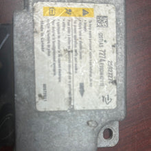 Load image into Gallery viewer, CHEVROLET IMPALA AIRBAG CONTROL MODULE P/N 25927274 (P)