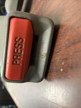 Load image into Gallery viewer, 2001-2007 HONDA CIVIC FRONT PASSENGER BUCKLE W/ PRETENSIONER (P)