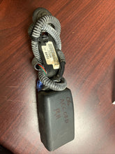 Load image into Gallery viewer, 2003-2007 HONDA ACCORD COUPE FRONT PASSENGER SEAT BUCKLE (RH) P/N JTST26986 (P)