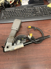 Load image into Gallery viewer, 2001-2007 HONDA CIVIC FRONT PASSENGER BUCKLE W/ PRETENSIONER (P)