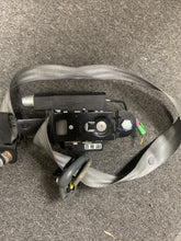 Load image into Gallery viewer, 2006-2008 SUZUKI FORENZA FRONT PASSENGER SEATBELT (RH) (P)