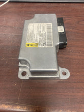Load image into Gallery viewer, CHEVY MALIBU AIRBAG CONTROL MODULE P/N 15821096 (P)