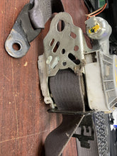 Load image into Gallery viewer, 2008 BUICK ENCLAVE LEFT DRIVER SEAT-BELT (P)