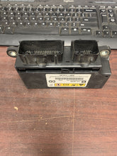 Load image into Gallery viewer, Chevrolet Impala Airbag Control Module P/N 20924249 (P)