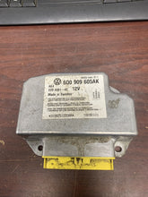 Load image into Gallery viewer, VOLKSWAGEN BEETLE AIRBAG CONTROL MODULE P/N 6Q0909605AK (P)