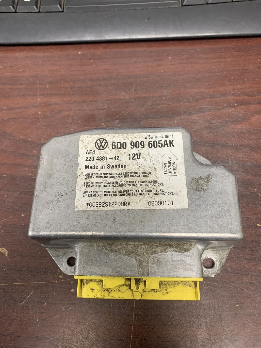 VOLKSWAGEN BEETLE AIRBAG CONTROL MODULE P/N 6Q0909605AK (P)