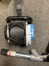 Load image into Gallery viewer, 2014-2019 KIA SOUL PASSENGER FRONT SEATBELT (RH) W/PRE-TENSIONER (P)