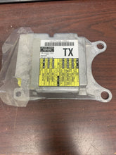 Load image into Gallery viewer, TOYOTA SIENNA AIRBAG CONTROL MODULE P/N 8917008100 (P)