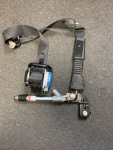 Load image into Gallery viewer, 2014-2019 KIA SOUL PASSENGER FRONT SEATBELT (RH) W/PRE-TENSIONER (P)