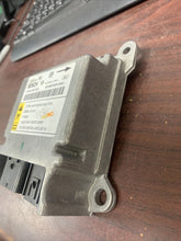 Load image into Gallery viewer, PONTIAC G8 AIRBAG CONTROL MOUDULE P/N 92218790 (P)