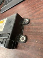 Load image into Gallery viewer, CHEVY EQUINOX &amp; ORLANDO, GMC TERRAIN, &amp; CADILLAC SRX AIRBAG CONTROL MODULE P/N 13587453 (P)