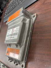 Load image into Gallery viewer, MERCEDES-BENZ R-CLASS AIRBAG CONTROL MODULE PN: 0285001894 (P)