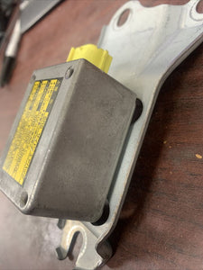 TOYOTA SIENNA LEFT FRONT AIRBAG CONTROL MODULE P/N 8983045010 (P)