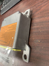 Load image into Gallery viewer, NISSAN 350Z AIRBAG CONTROL MODULE P/N 28556CD000 (P)