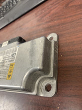 Load image into Gallery viewer, CHEVROLET HHR AIRBAG CONTROL MODULE PN: 25962843 (P)