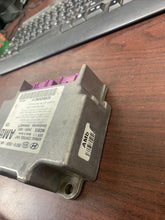 Load image into Gallery viewer, KIA SOUL AIRBAG CONTROL MODULE P/N 959102K051 (P)
