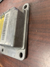 Load image into Gallery viewer, CHEVROLET, CADILLAC, &amp; GMC AIRBAG CONTROL MODULE P/N 15071391 (P)