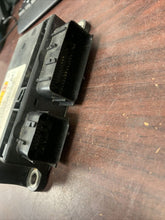Load image into Gallery viewer, CHEVY EQUINOX &amp; ORLANDO, GMC TERRAIN, &amp; CADILLAC SRX AIRBAG CONTROL MODULE P/N 13587453 (P)