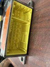 Load image into Gallery viewer, MERCEDES-BENZ R-CLASS AIRBAG CONTROL MODULE PN: 0285001894 (P)