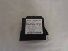 Load image into Gallery viewer, HYUNDAI ELANTRA AIRBAG CONTROL MODULE PN: 95910-3Y600 (P)