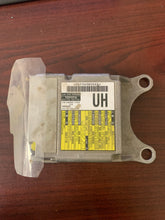 Load image into Gallery viewer, TOYOTA SIENNA AIRBAG MODULE P/N 8917008150 (P)
