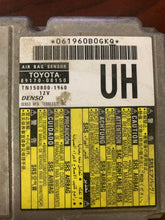 Load image into Gallery viewer, TOYOTA SIENNA AIRBAG MODULE P/N 8917008150 (P)
