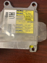 Load image into Gallery viewer, TOYOTA SIENNA AIRBAG MODULE P/N 8917008150 (P)
